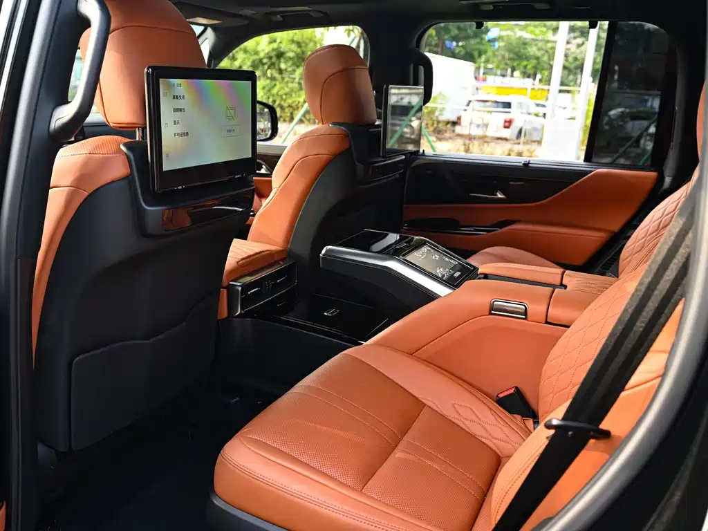 Lexus LX — миниатюра 16