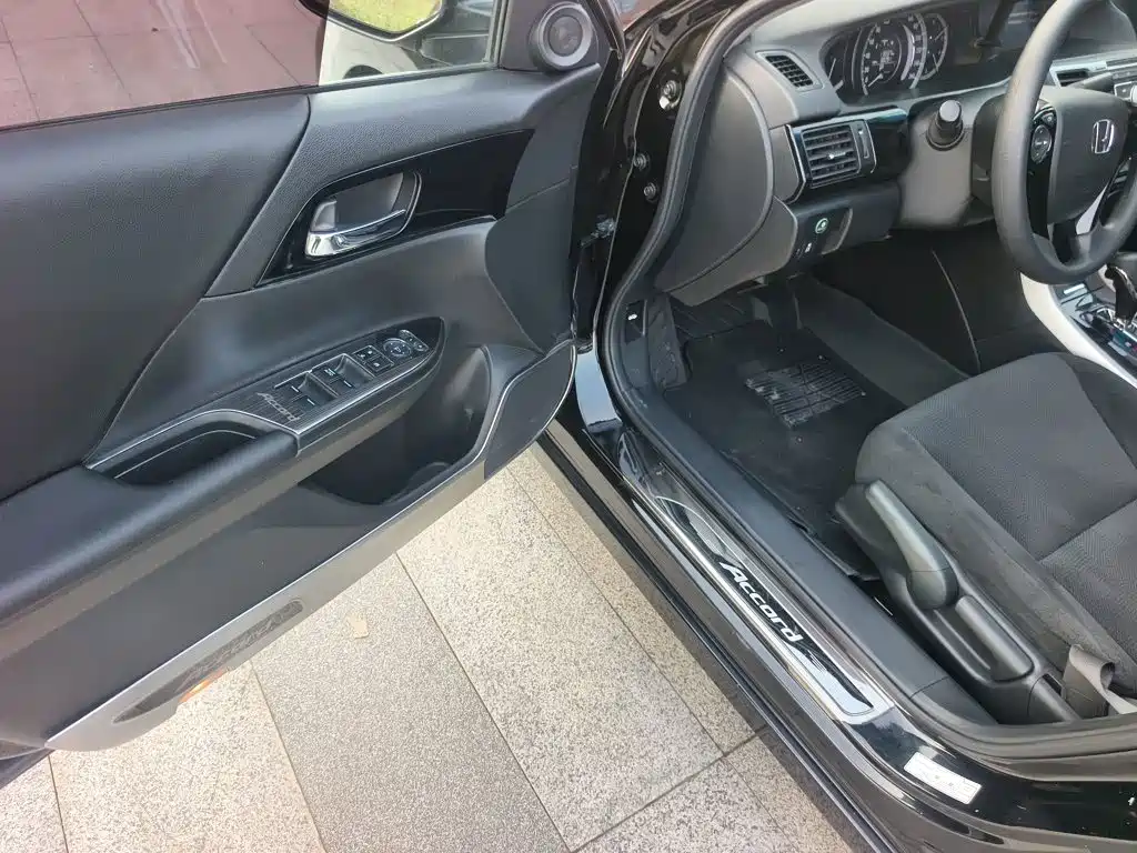 Honda Accord — миниатюра 11