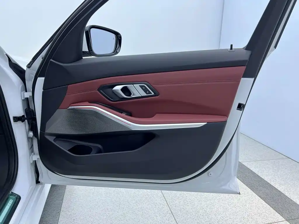 BMW 3 Series — миниатюра 21
