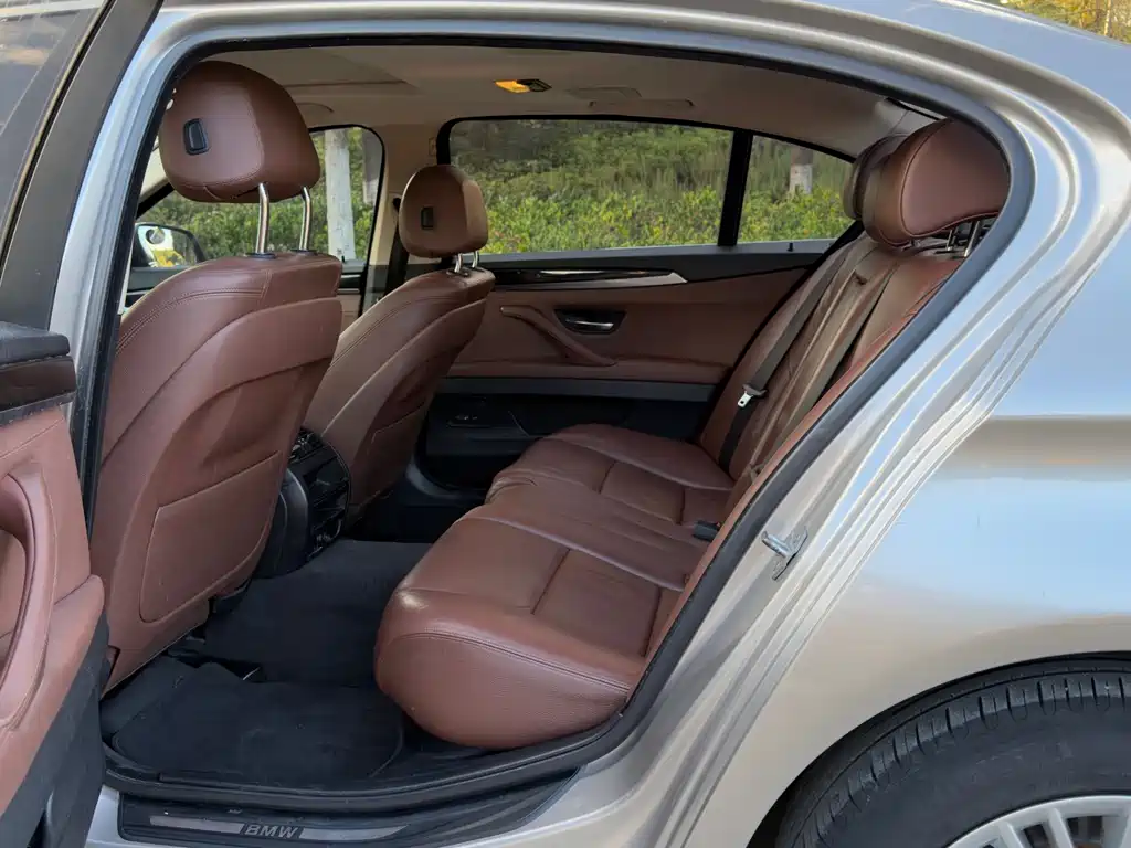 BMW 5 Series — миниатюра 9