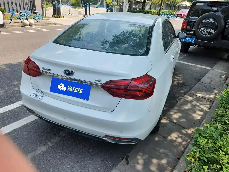 Geely Emgrand — миниатюра 3
