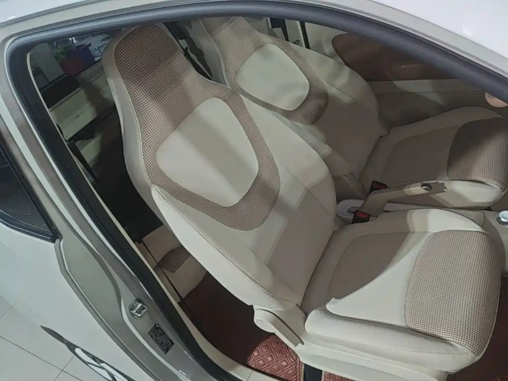 Wuling MINIEV — миниатюра 25
