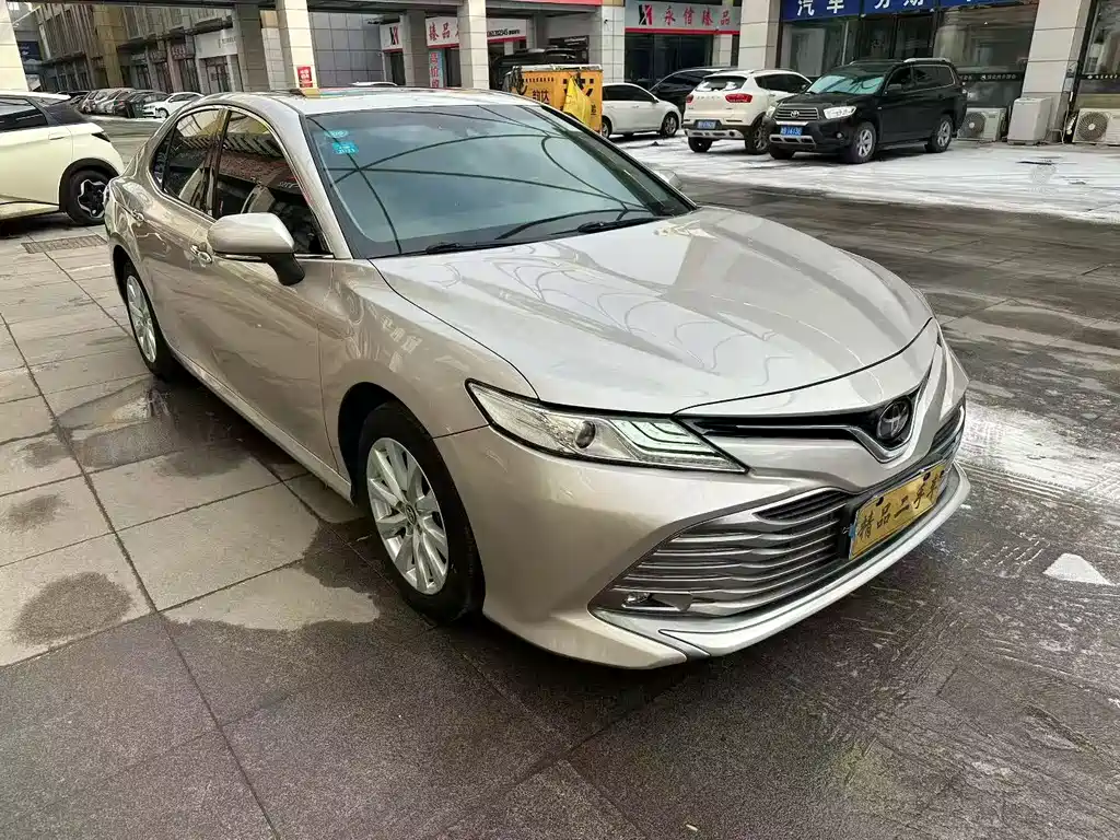 TOYOTA CAMRY