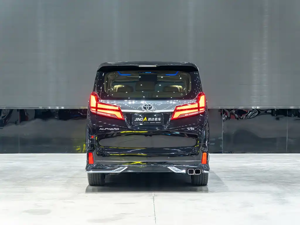 Toyota Alphard — миниатюра 3