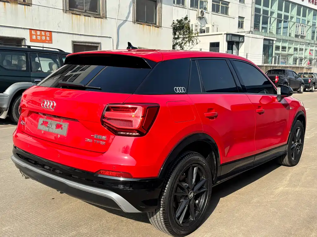 AUDI Q2L