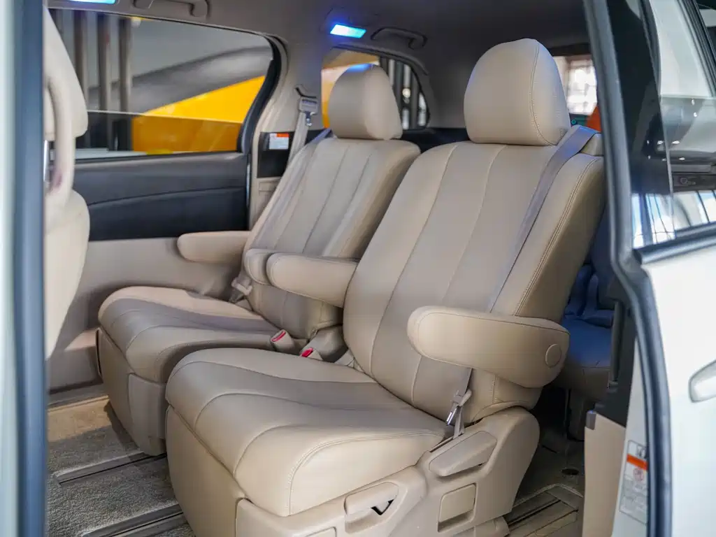 Toyota Previa — миниатюра 3