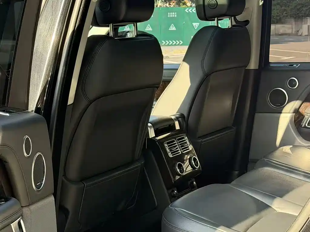 Land Rover Range Rover — миниатюра 6