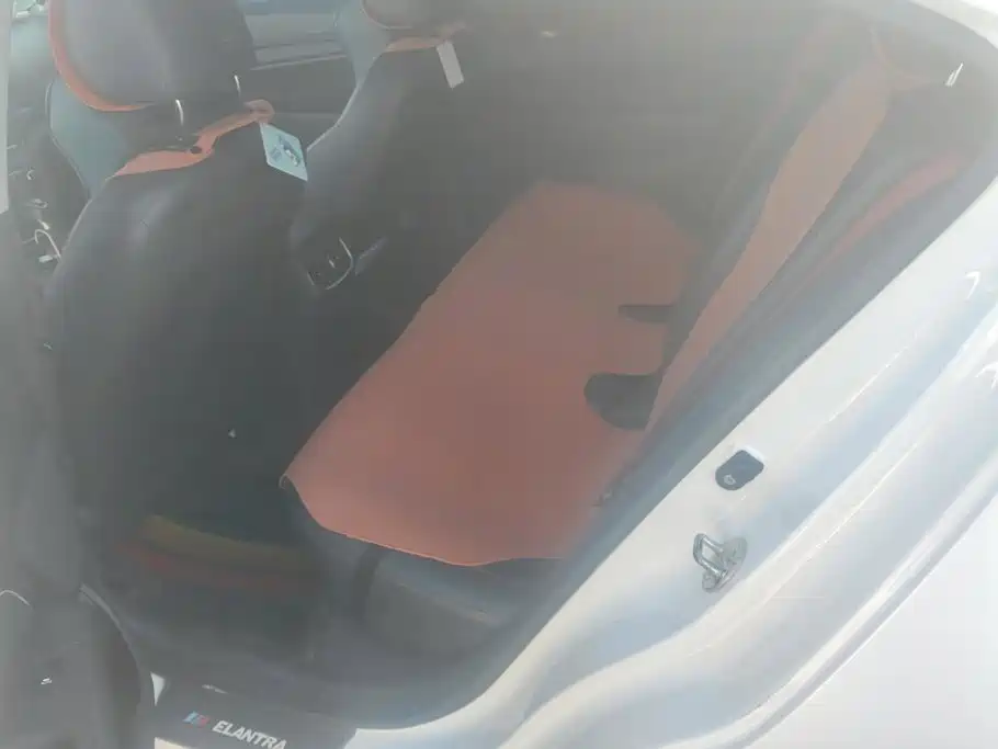 Hyundai Elantra — миниатюра 11
