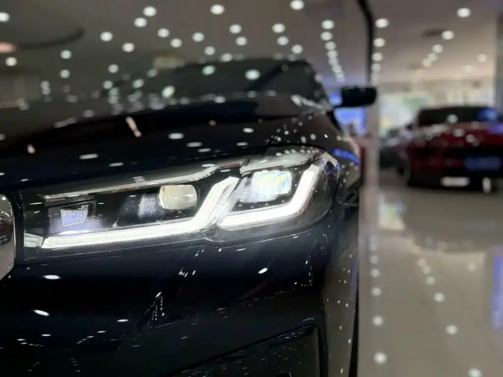 BMW 5 Series New Energy — миниатюра 16