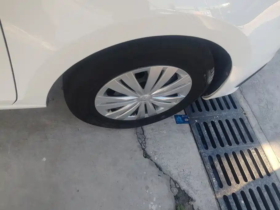 Volkswagen Santana — миниатюра 6