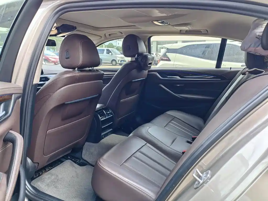 BMW 5 Series — миниатюра 6