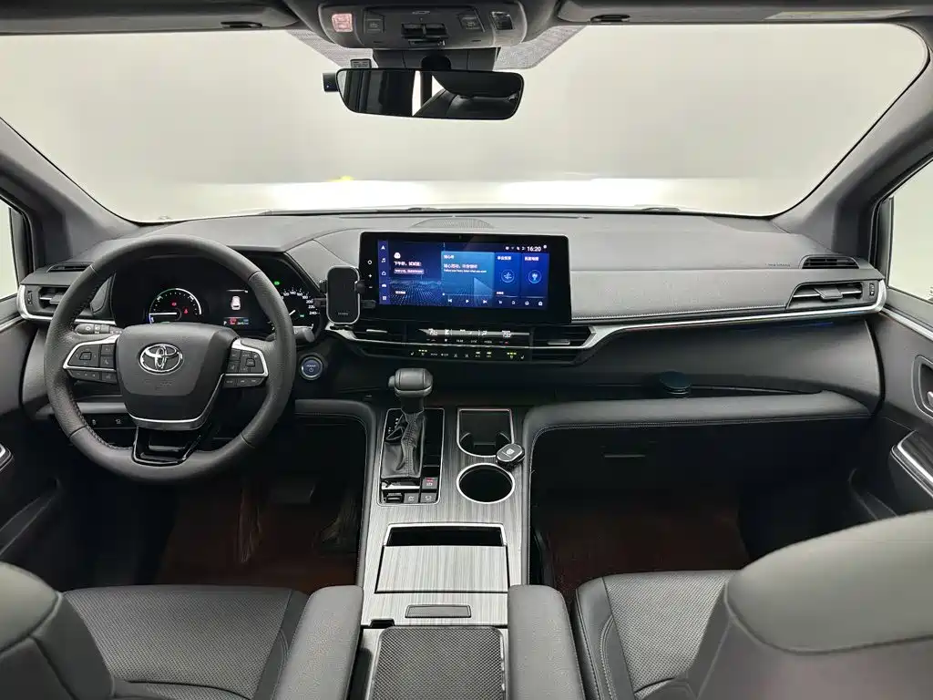 Toyota Sienna — миниатюра 18