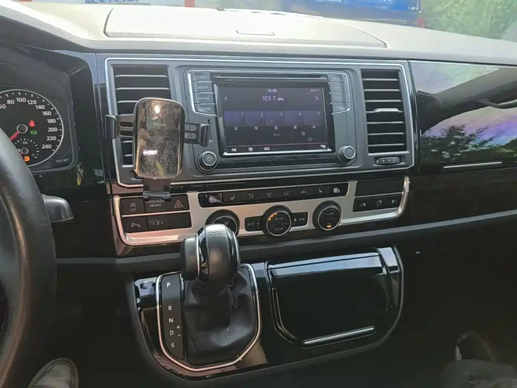 Volkswagen Multivan — миниатюра 13