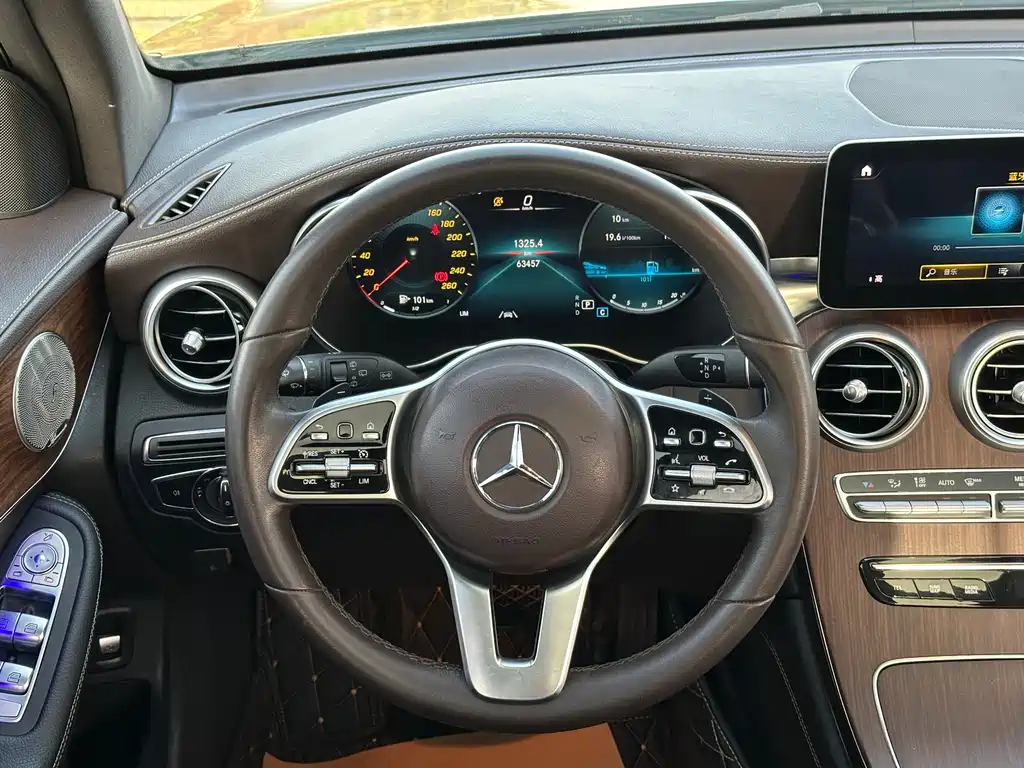 MERCEDES-BENZ GLC