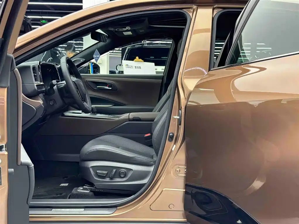 TOYOTA CROWN SPORTCROSS