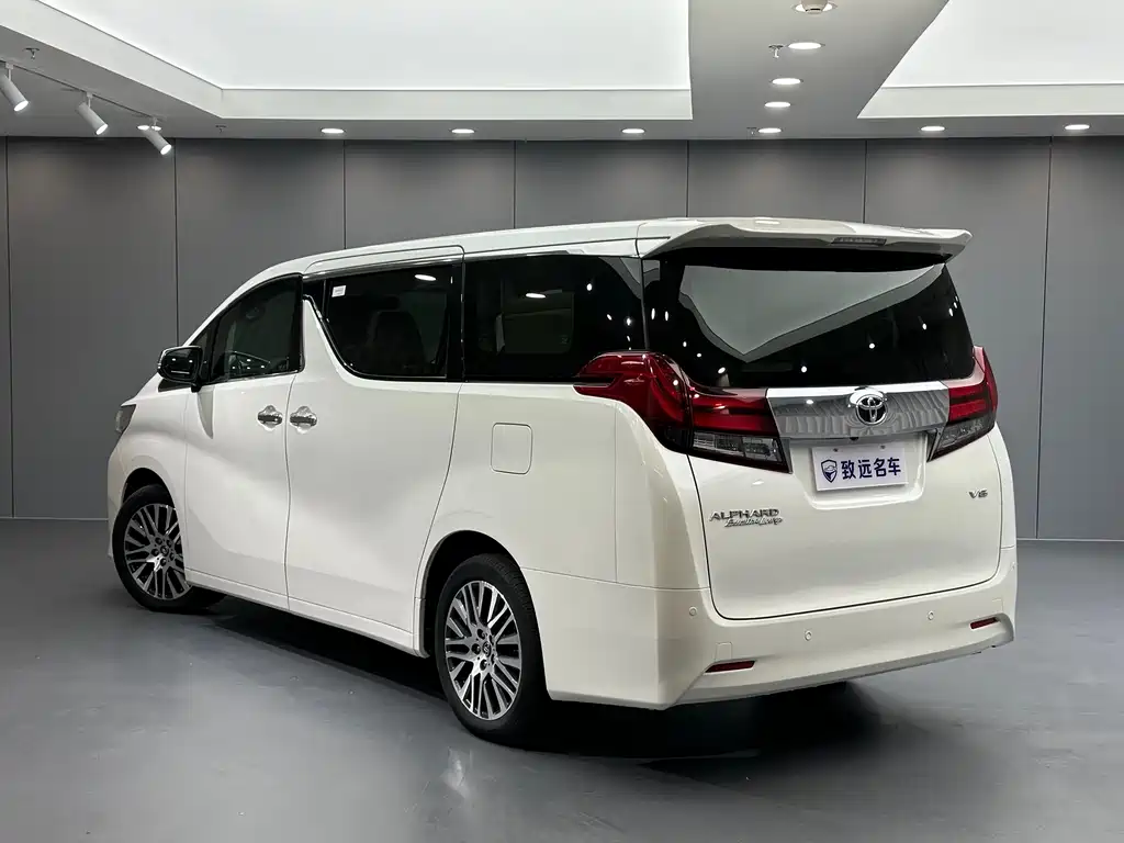 Toyota Alphard — миниатюра 6