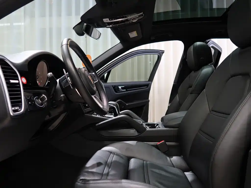 Porsche Cayenne — миниатюра 9