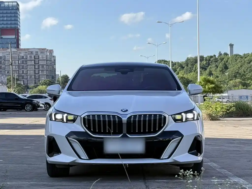 BMW 5 Series — миниатюра 20