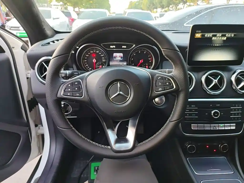Mercedes-Benz GLA — миниатюра 11