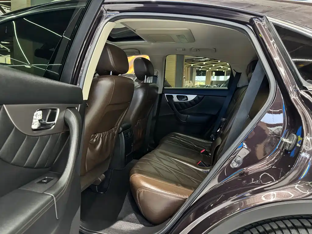 Infiniti QX70 — миниатюра 8