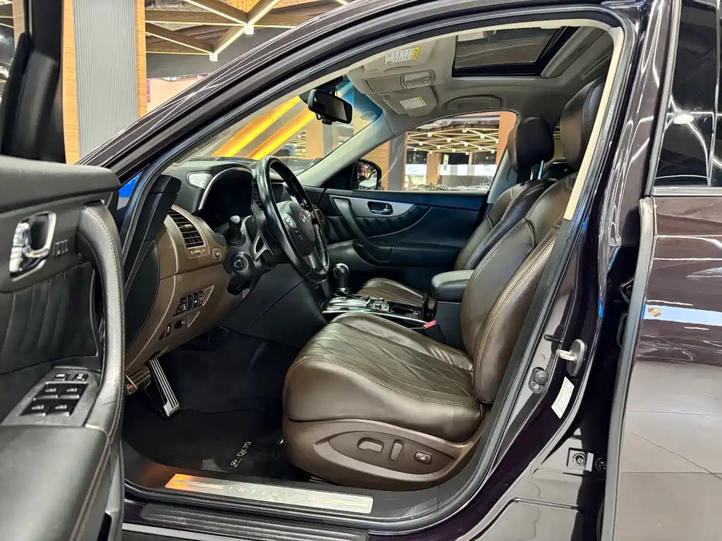Infiniti QX70 — миниатюра 6