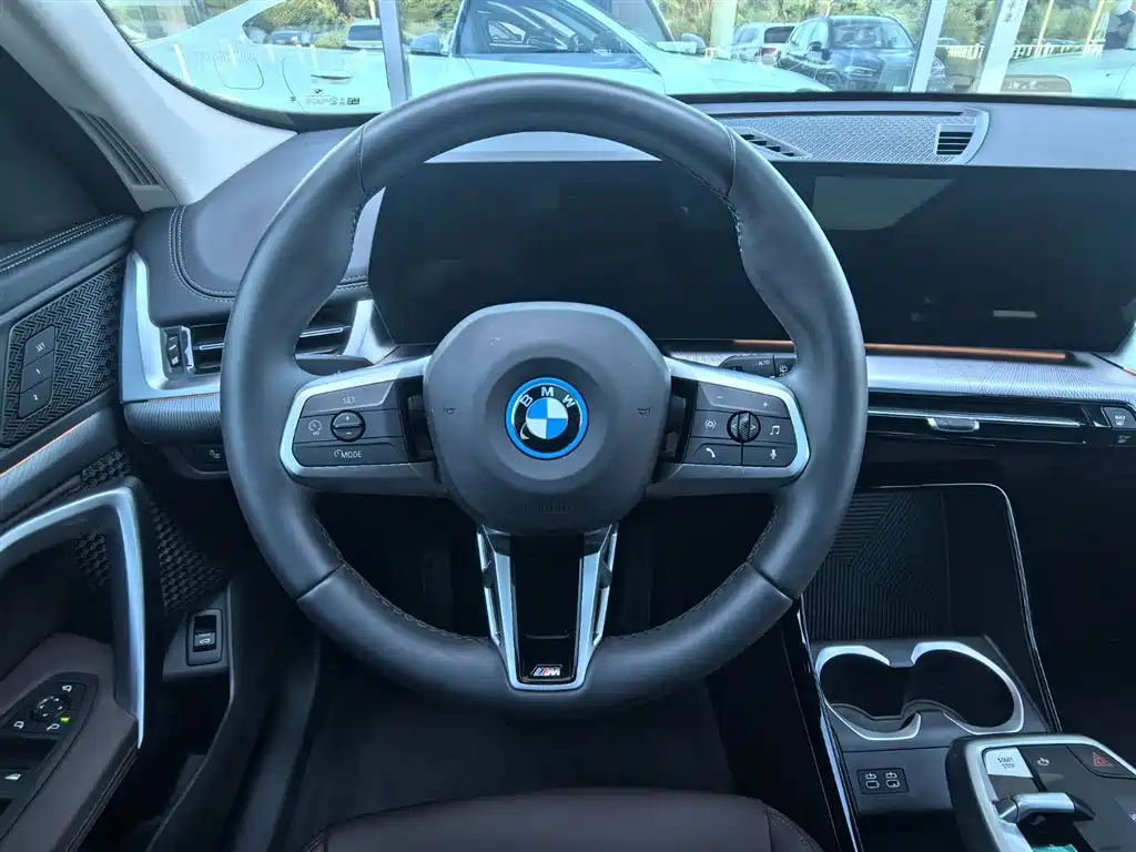 BMW iX1 — миниатюра 11