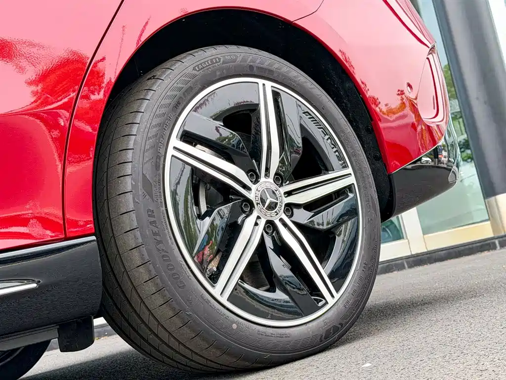 Mercedes-Benz CLA 2025 300L