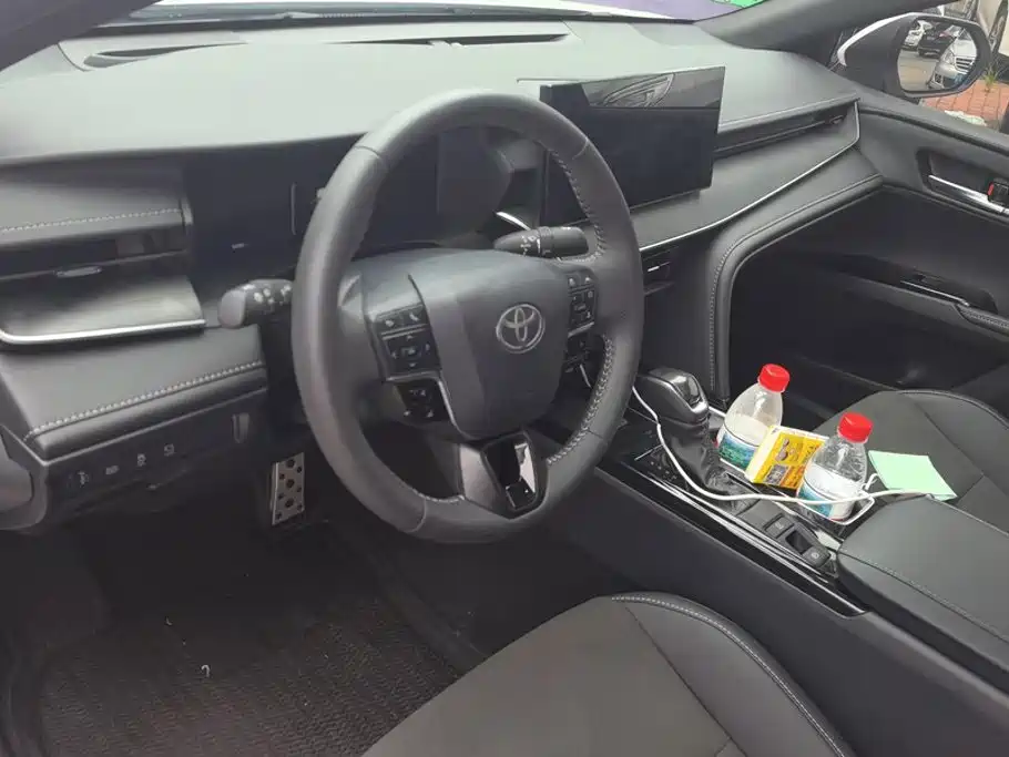 Toyota Camry — миниатюра 12