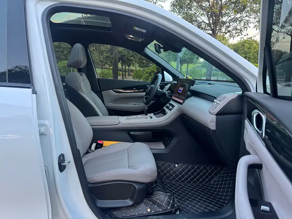 Geely Boyue L — миниатюра 12