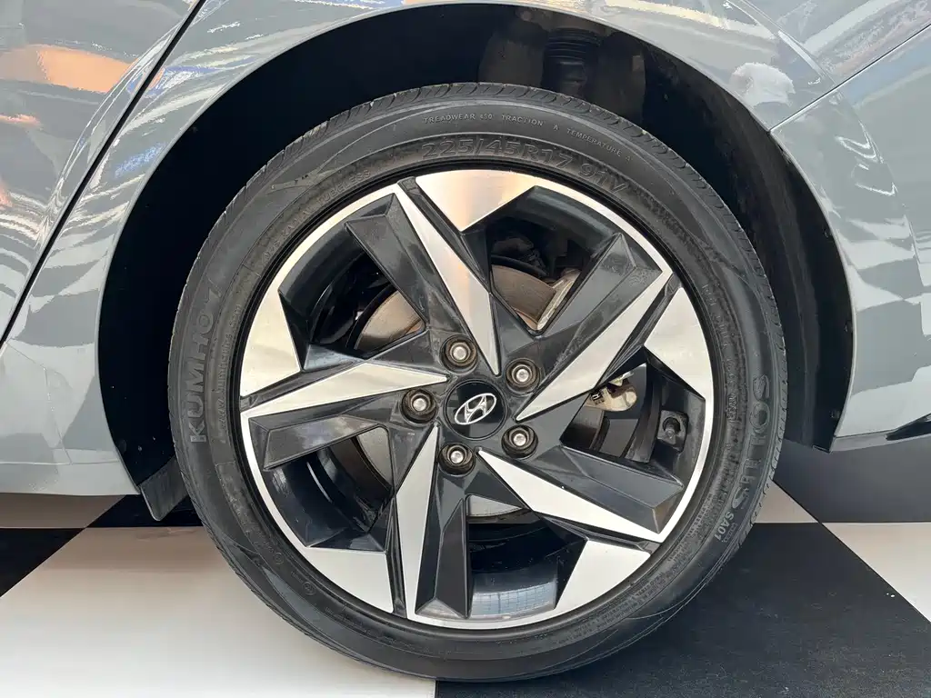 Hyundai Elantra — миниатюра 18