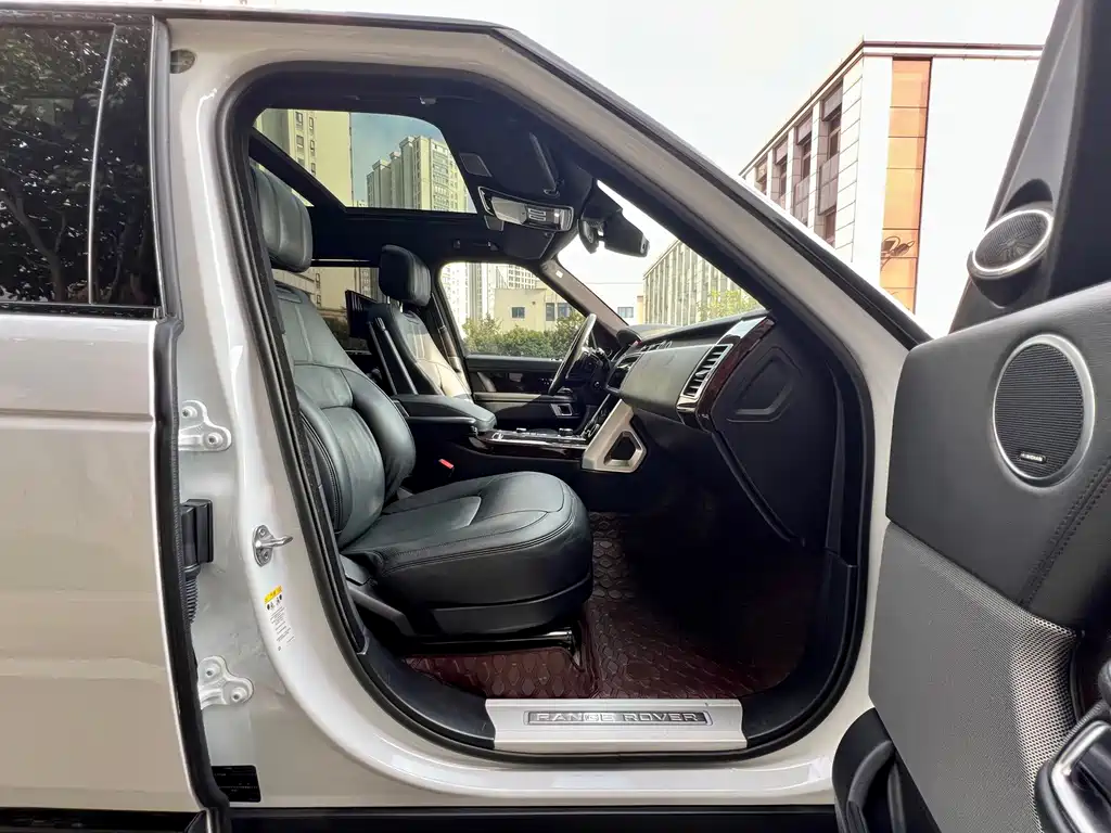Land Rover Range Rover — миниатюра 43