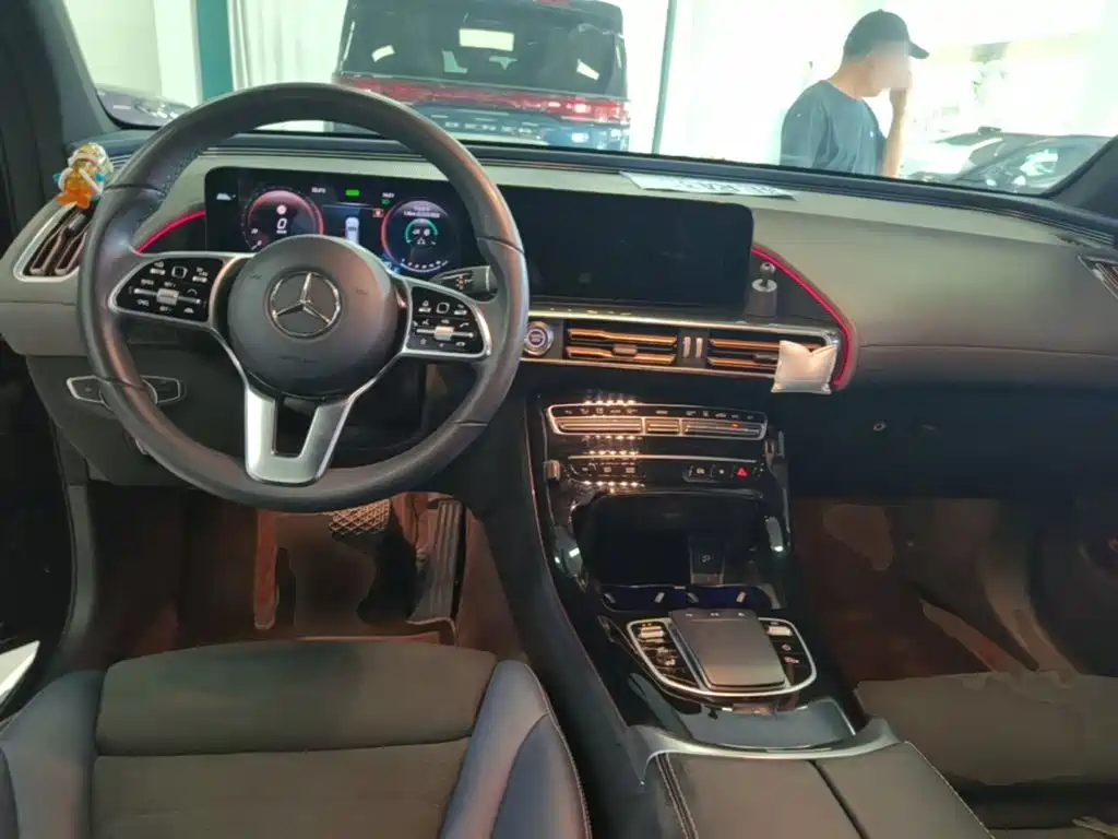 Mercedes-Benz EQC — миниатюра 10