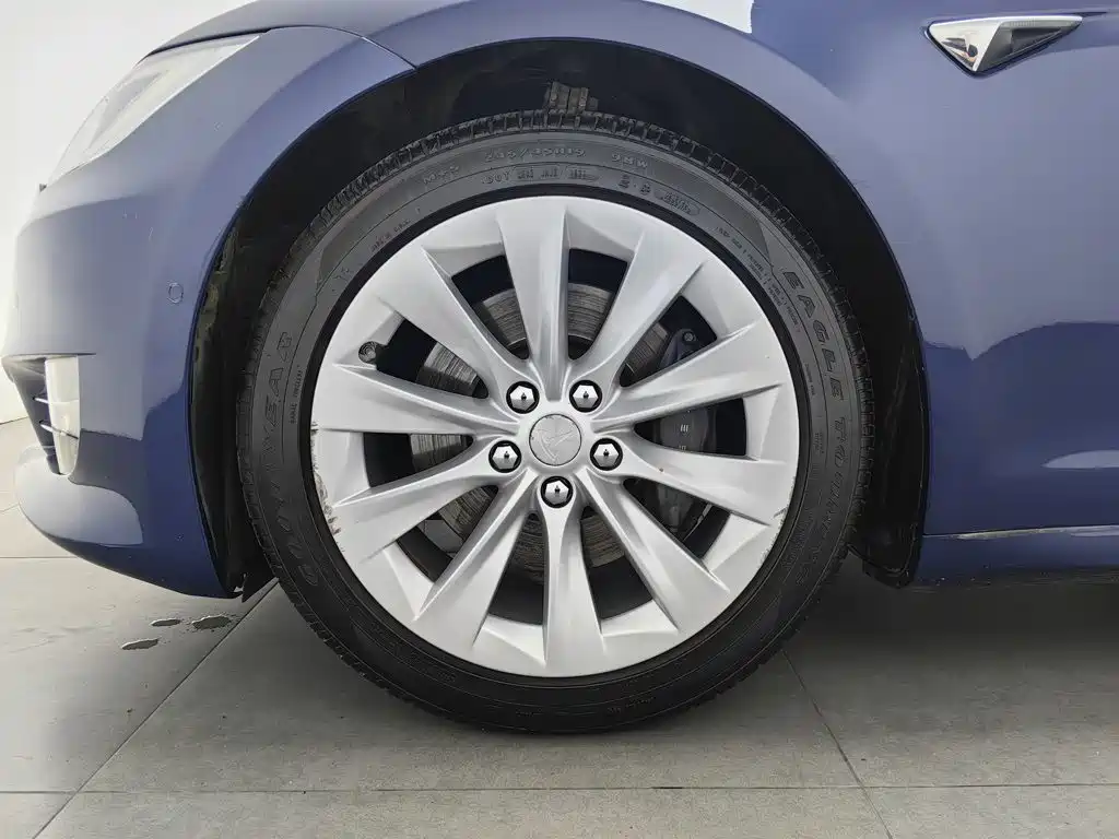Tesla Model S — миниатюра 17