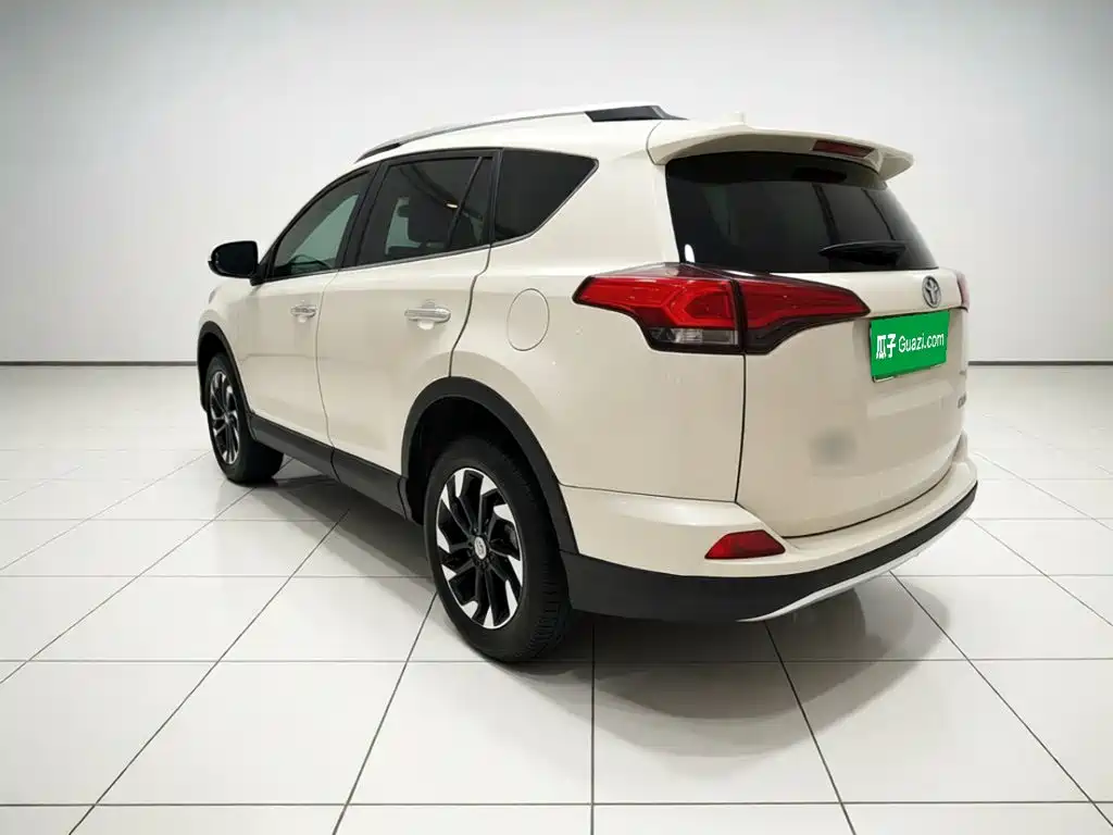 Toyota RAV4 — миниатюра 4