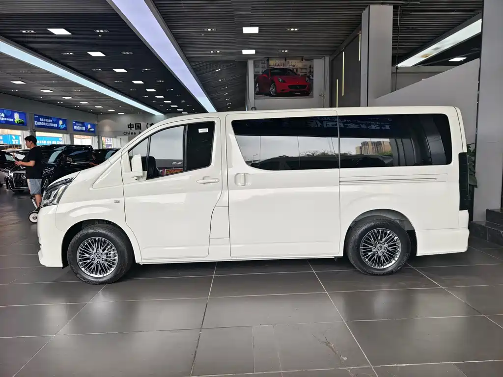 Toyota HiAce 2025 3.5L AT