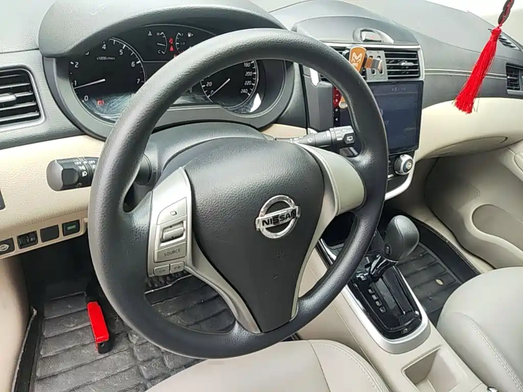Nissan Tiida — миниатюра 11