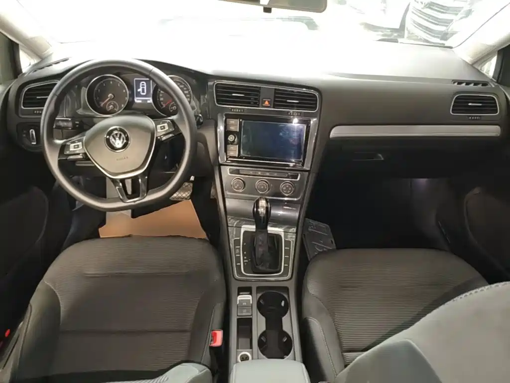 Volkswagen Golf — миниатюра 10