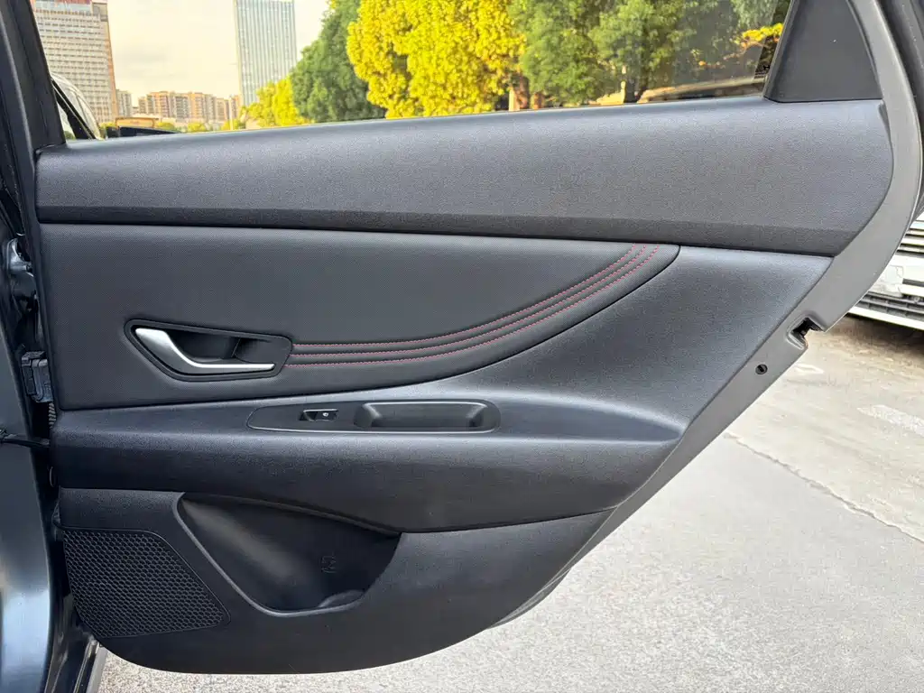 Hyundai Elantra — миниатюра 18