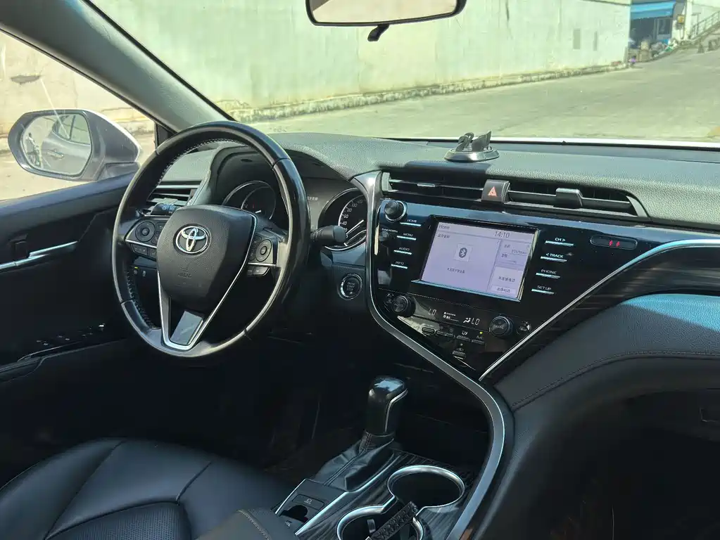 Toyota Camry — миниатюра 11