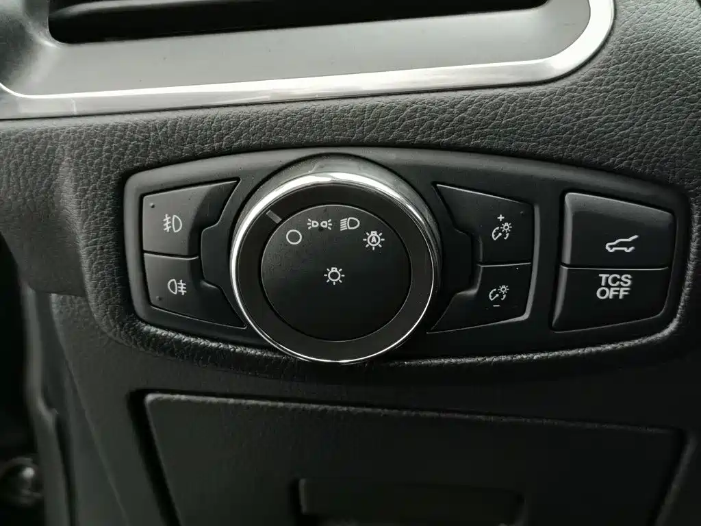Ford Edge — миниатюра 21