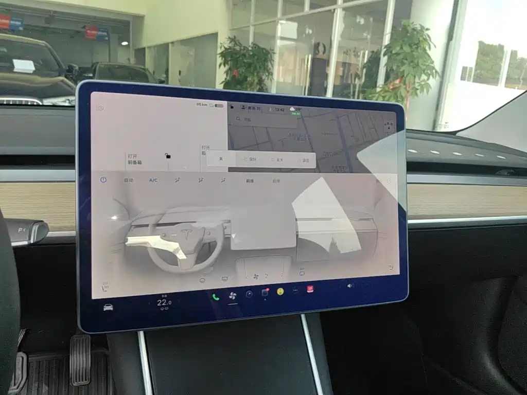 Tesla Model 3 — миниатюра 13