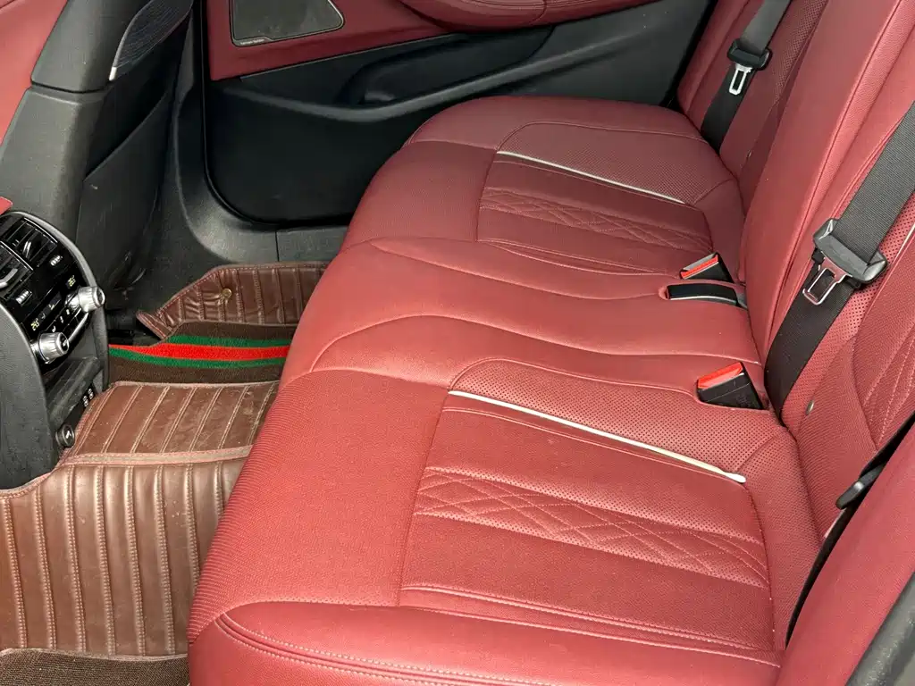 BMW 5 Series — миниатюра 8