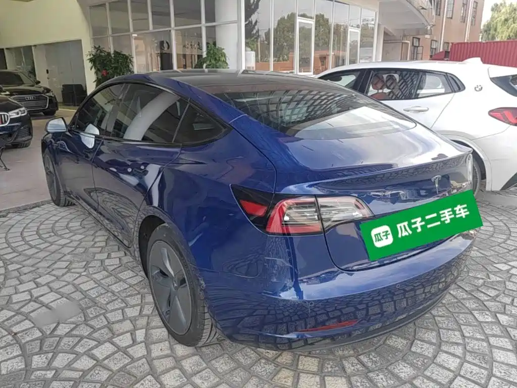 Tesla Model 3 — миниатюра 5