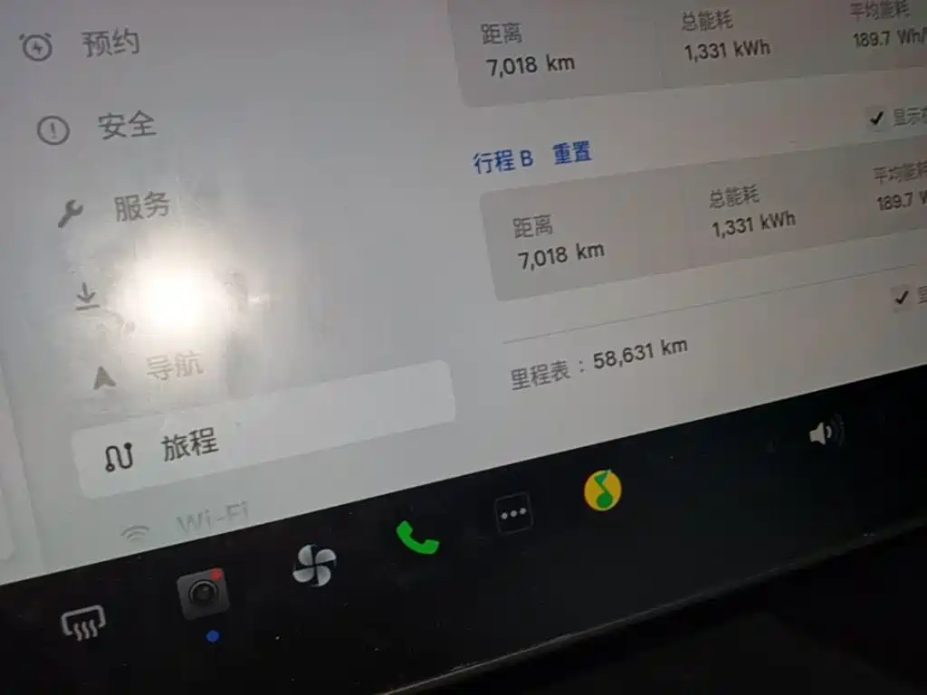 Tesla Model Y — миниатюра 12