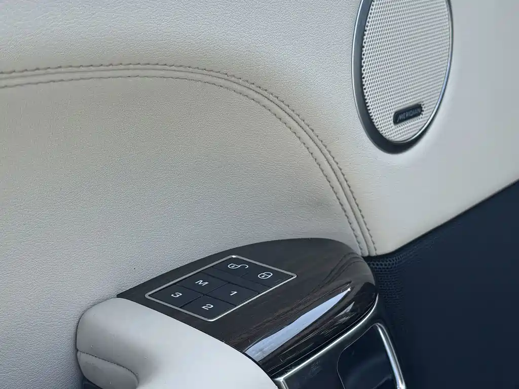 Land Rover Range Rover — миниатюра 5
