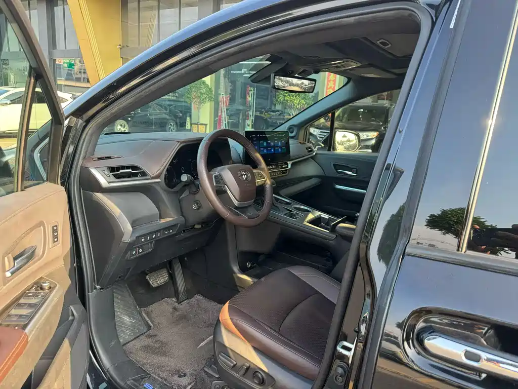 Toyota Sienna — миниатюра 8