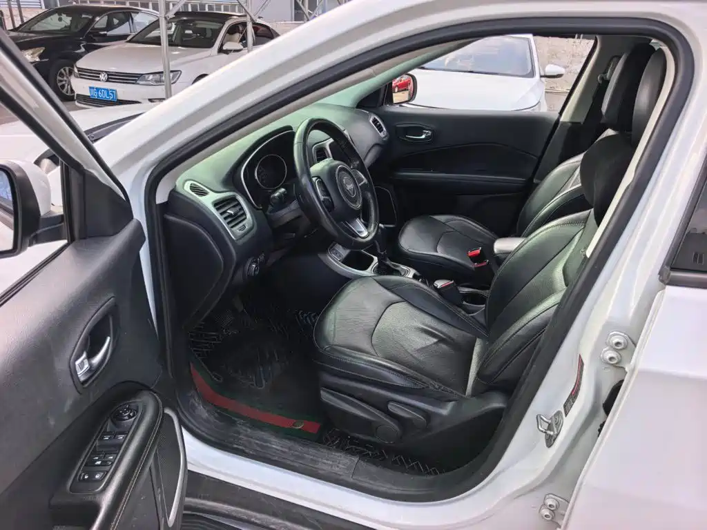 Jeep Compass — миниатюра 11