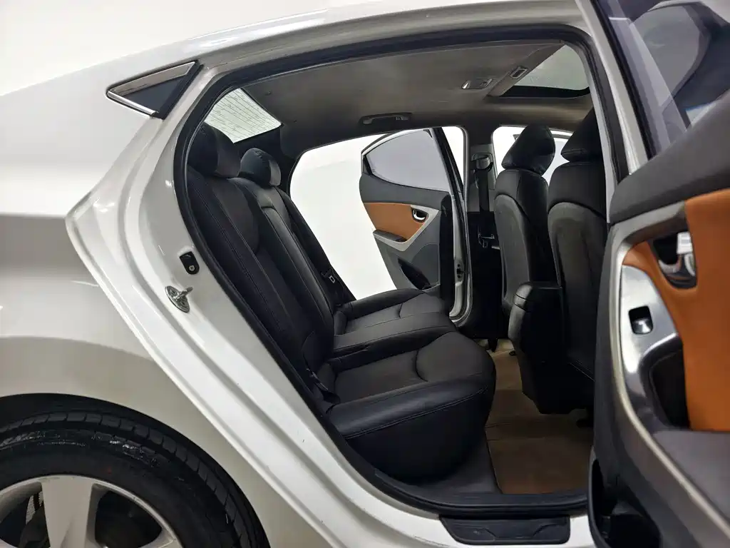 Hyundai Elantra Langdong — миниатюра 16