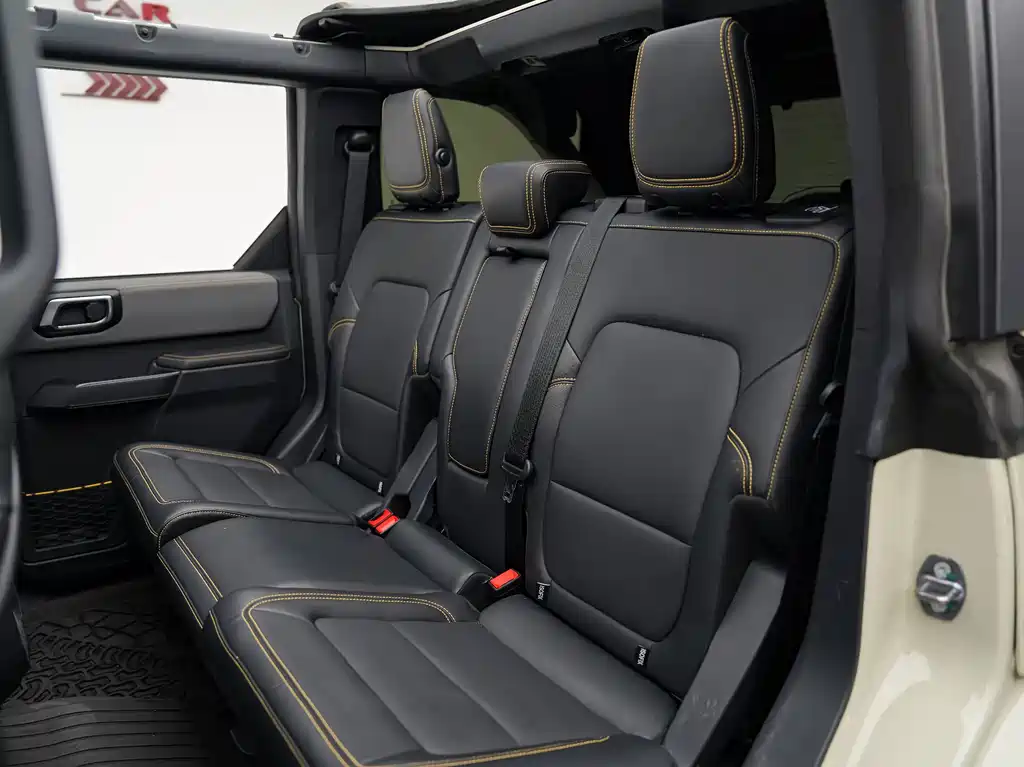 Ford Bronco (Import) — миниатюра 19