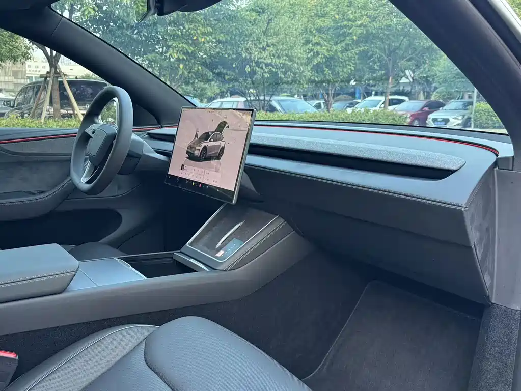 Tesla Model Y L — миниатюра 12